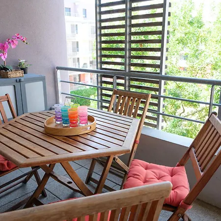 La Loge Du Minotaure, Parking Et Bureaux