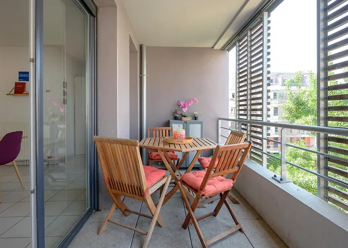 La Loge Du Minotaure, Parking Et Bureaux Apartment