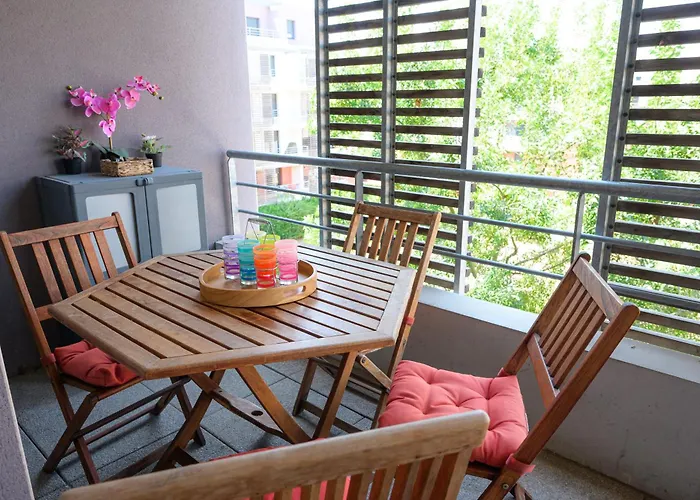 La Loge Du Minotaure, Parking Et Bureaux