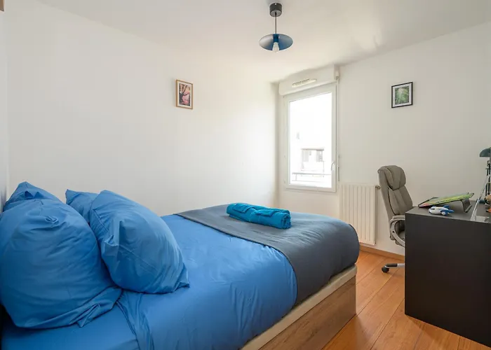 La Loge Du Minotaure, Parking Et Bureaux