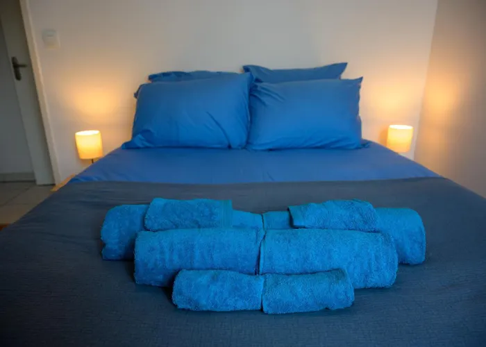 La Loge Du Minotaure, Parking Et Bureaux *