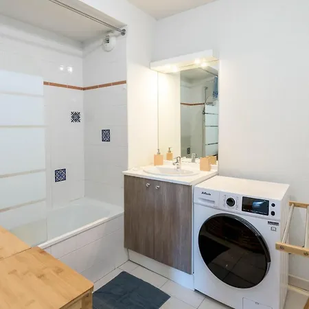 La Loge Du Minotaure, Parking Et Bureaux *